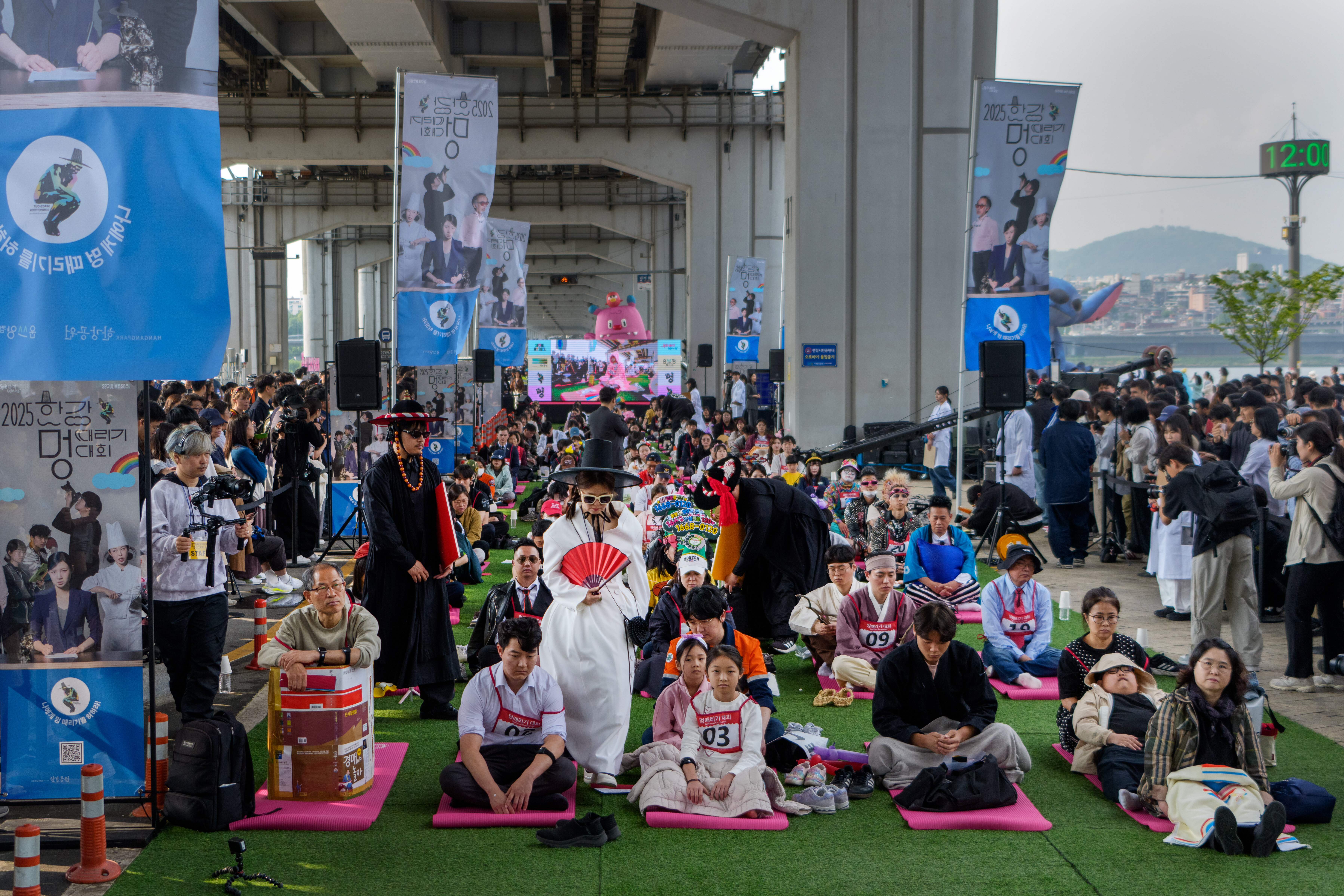 Attempting to Master the Art of Doing Nothing in Seoul's Unique Competition