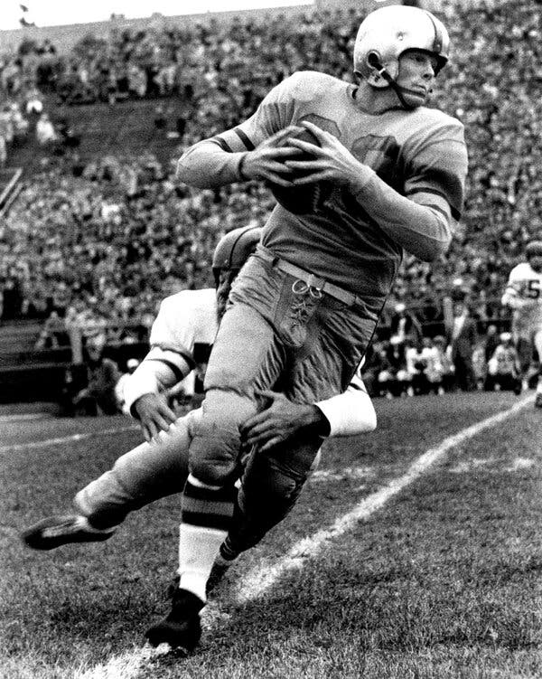Billy Howton, Pioneering Green Bay Packers Receiver of the 1950s, Dies at 95