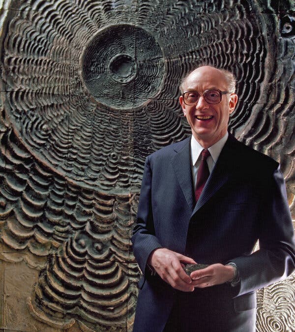 Edward Anders in 1985, whose fascination with meteorite rocks during his Columbia University studies launched a distinguished career in early solar system research.