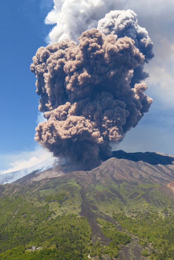 Etna Volcano Eruption Forces Hikers to Evacuate Amid Ash and Gas Plumes