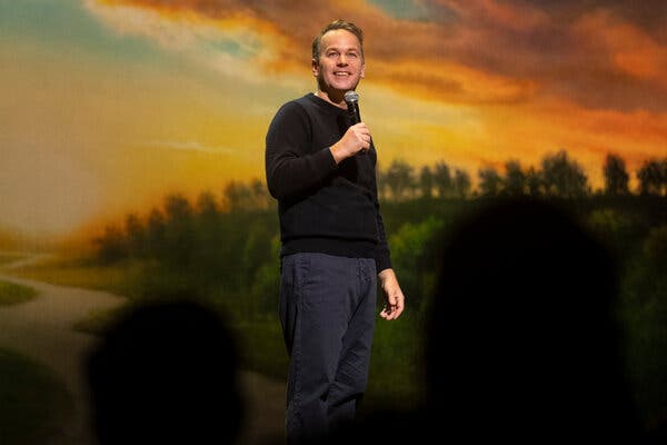 Mike Birbiglia reflects on his relationship with his father, who suffered a stroke, in his Netflix special “The Good Life.”