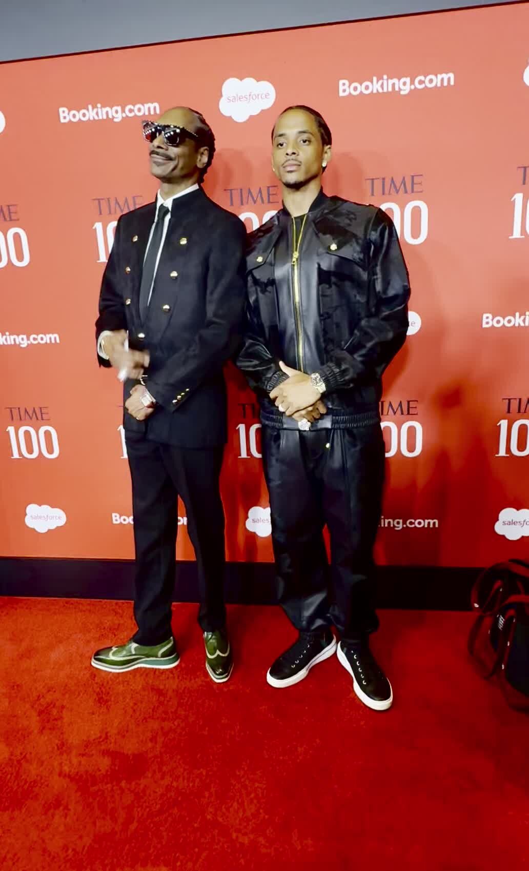 Rapper Snoop Dogg hosted the event, arriving on the red carpet with his son Cordell Broadus.