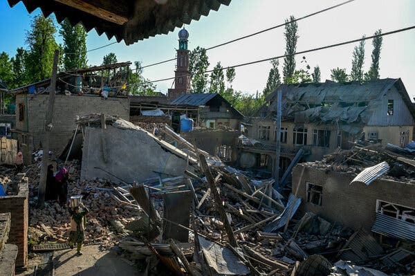 Kashmir: A Region of Contrasts Between Growth and Turmoil
