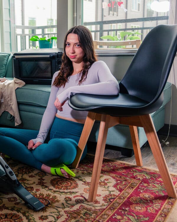 Scavengers Capitalize on College Move-Out Season, Salvaging High-Value Items