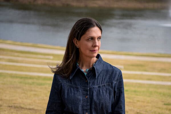 Texas ‘Mad Moms’ Gain Momentum Against Vaccine Mandates with Support from Health Secretary
