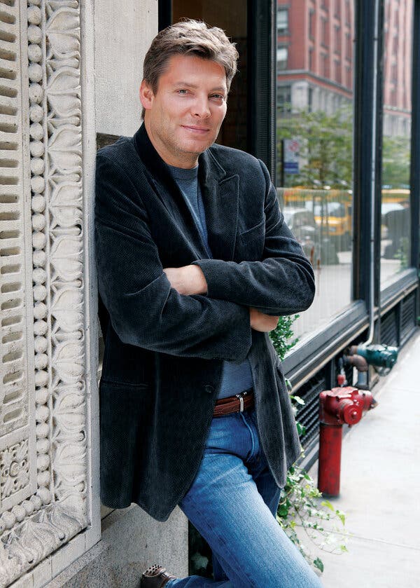 Andrew Gross in 2009. He was well known for a popular detective series set in Greenwich, Connecticut, exploring mysteries behind the gated mansions.