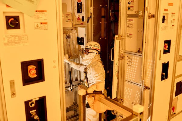 An Intel manufacturing plant in Hillsboro, Oregon, facing challenges in securing customers for its chip production.