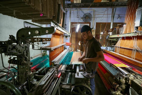 US Enacts Steep 50% Tariffs on Indian Imports, Straining Bilateral Ties