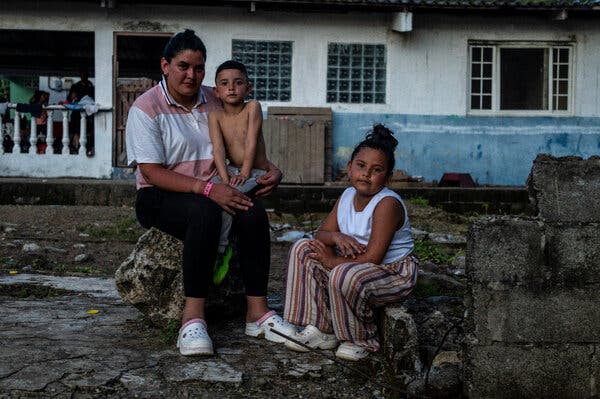 Yessica Rojas with her children, Yessiel and Kenyerly, in Puerto Obaldía, Panama, earlier this month