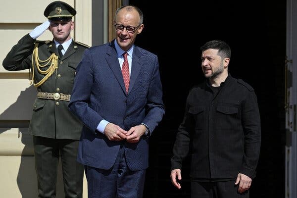 Ukrainian President Volodymyr Zelensky (right) with German Chancellor Friedrich Merz in Kyiv earlier this month.